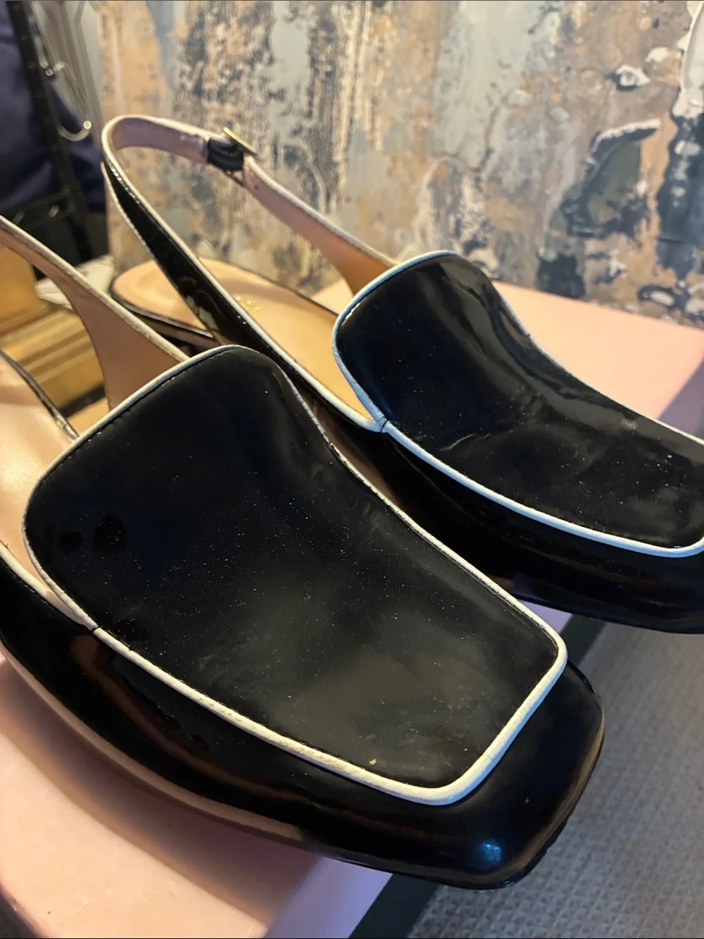 EUC !Kate Spade  Black Patent Leather Slingback Sabina Loafers w/ Gold Size 7M